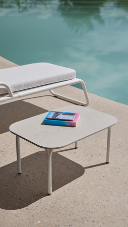 Gandiablasco Capa auxiliary table 70x50 cm
