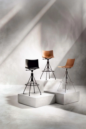 C.Koya Basic Veneer Hocker Black Wood Black FSC™