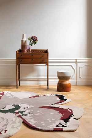 Ted Baker Shaped Magnolia Burgundy rug 162303