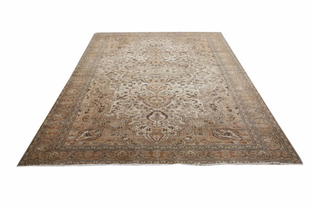Vintage Iranian Wool Rug Unique 12181 196 x 287
