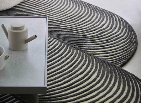 Gan Giro Black&White rug 264 x 363