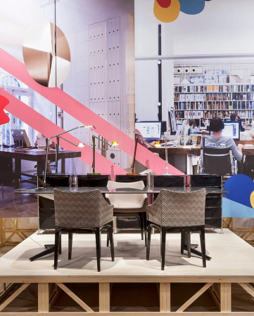 Madame Pucci Transparent New York Chair