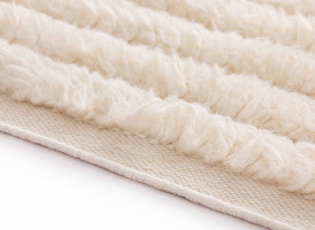 Gan Lines White carpet