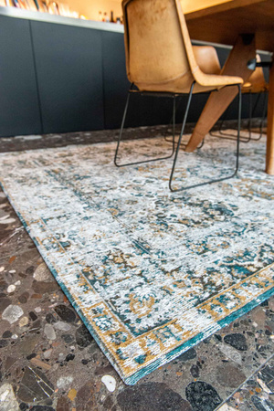 Louis de Poortere Antiquarian Antique Bakthiari Fener rug 9127