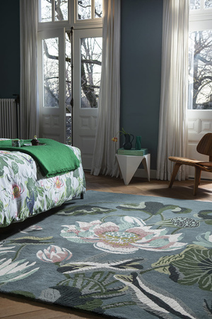 Wedgwood Waterlily Midnight Pond rug 038608