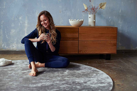 Rezas Northern Light Smoke Round Carpet 7021