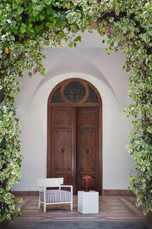 Cara Outdoor Armchair White Blue