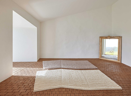 Gan Lines White carpet